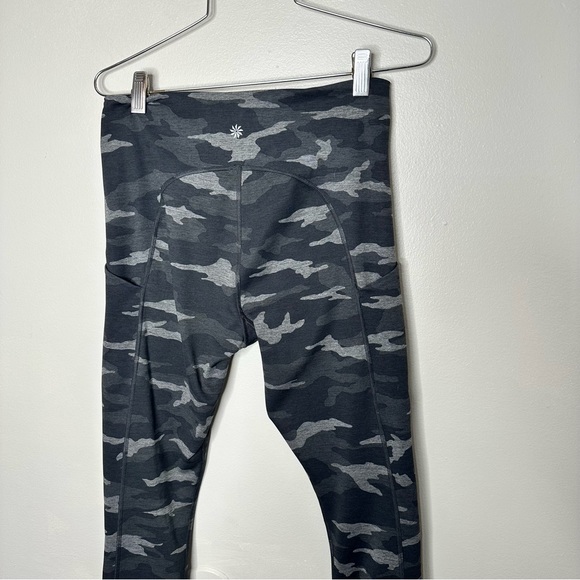 Athleta Ultimate Stash Pocket Black Camo Lightning 7/8 Tights Size Medium - Picture 2 of 10